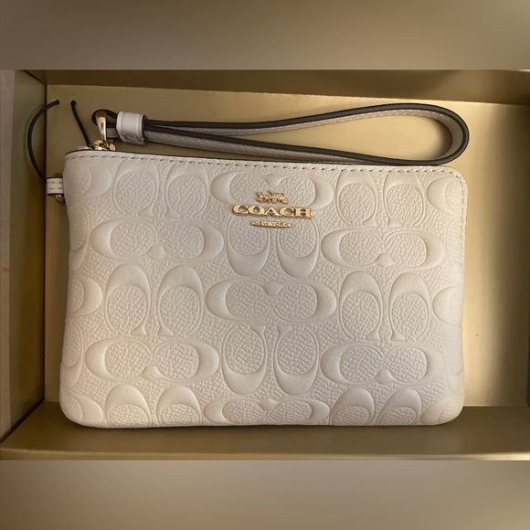 Coach Corner Wristlet White Signature Leather NEW $95 - Picture 1 of 2